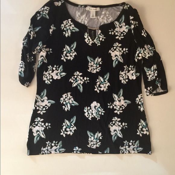 White House | Black Market Keyhole Top - Picture 5 of 6